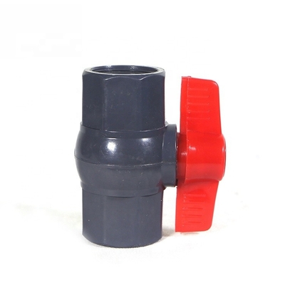 Fabricación de válvulas de bolas de PVC de 50 mm de plástico con conexión de enchufe