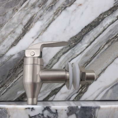 Valva de acero inoxidable núcleo del dispensador de bebidas modernas chorro para cubierta de agujero único montado
