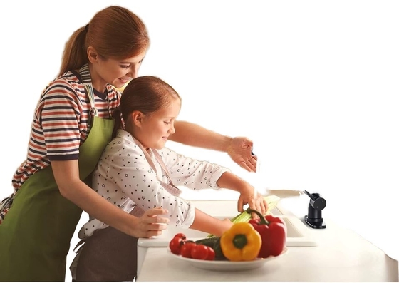 Grifón de cocina negro mate con pulsador de pulsador y diseño de latón de estilo contemporáneo