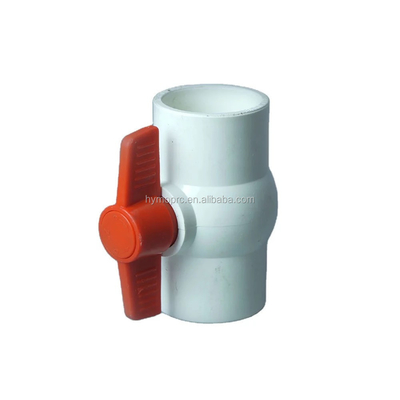 Válvula de bolas de PVC blanco estándar ASTM DIN en todos los tamaños con tamaño de 1,5 pulgadas y mango rojo