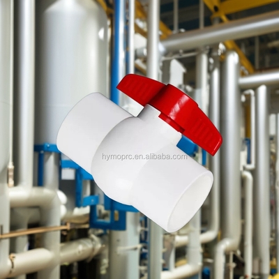 Válvula de bolas de PVC blanco estándar ASTM DIN en todos los tamaños con tamaño de 1,5 pulgadas y mango rojo