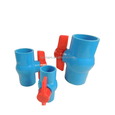 Muestras gratuitas de válvulas de bolas de UPVC compactas de 2 pulgadas con mango y diseño de enchufe ABS