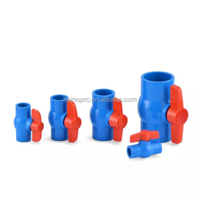 Muestras gratuitas de válvulas de bolas de UPVC compactas de 2 pulgadas con mango y diseño de enchufe ABS
