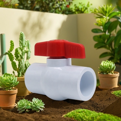 Conexión de enchufe 1 pulgada válvula de bolas de PVC blanco para sistemas de plomería de válvula de plástico
